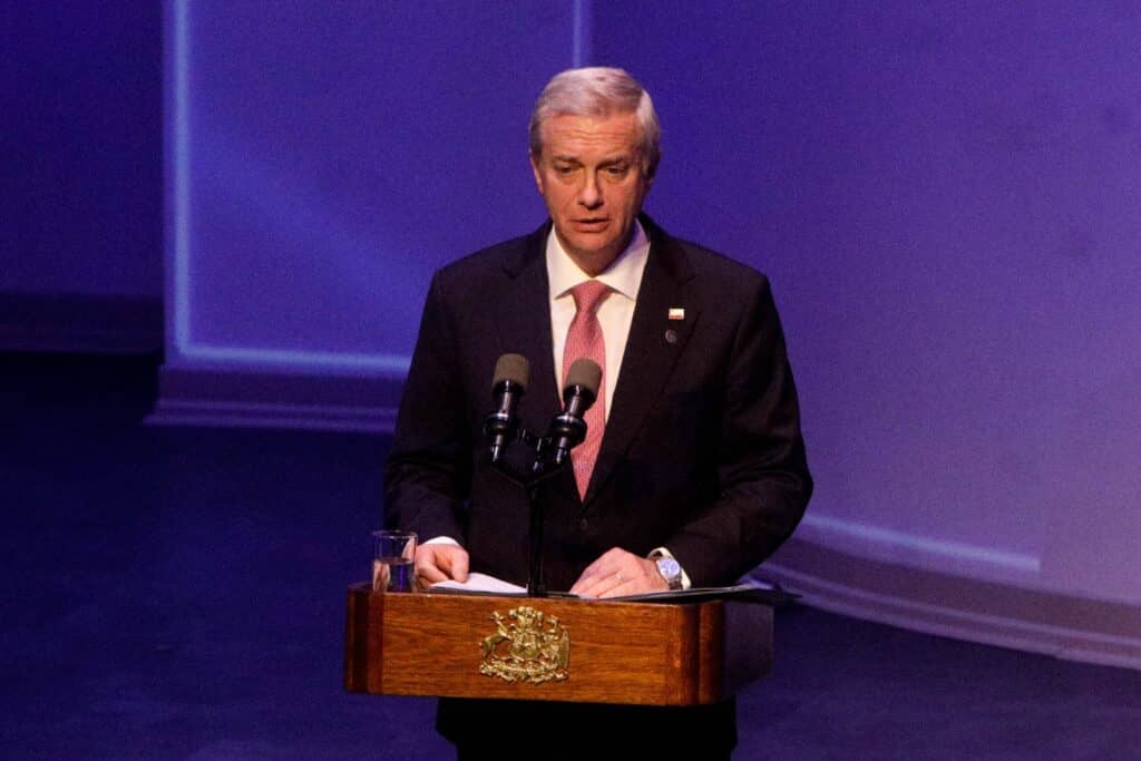 Kast alcanza 44% de aprobación en sus primeros 100 días, según Cadem