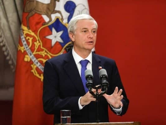 Desaprobación de Kast llega al 60% según Cadem