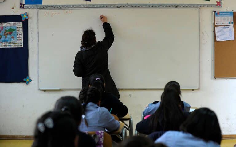 Seremi de Educación aborda avances en infraestructura y desafíos del SAE en la región del Maule