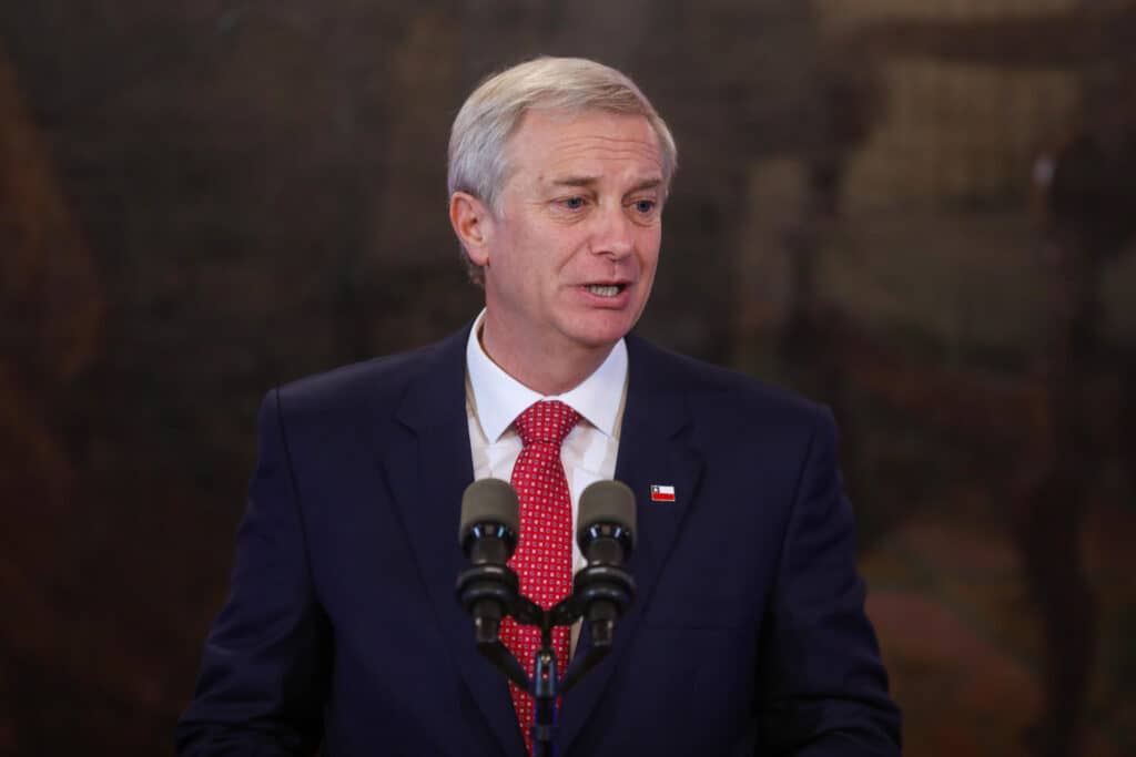 Encuesta Criteria: Desaprobación del Presidente Kast llega al 55%