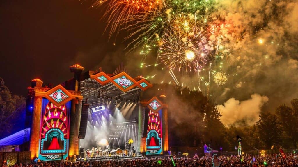 Hallan cuerpo de recién nacido en baño portátil durante festival de música en EE.UU