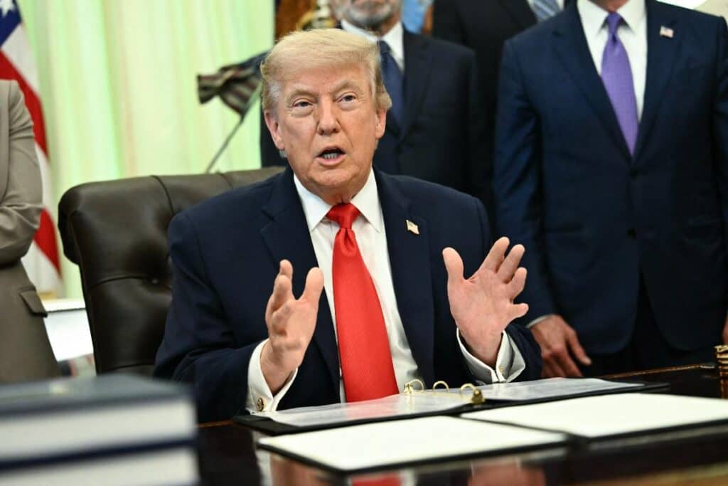 Trump anuncia acuerdo de paz con Irán y reapertura del Estrecho de Ormuz: "¡Que el petróleo fluya!"