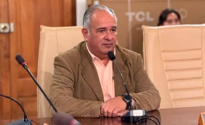 Concejo Municipal aprueba entrega de medalla de honor a destacada voluntaria de Bomberos