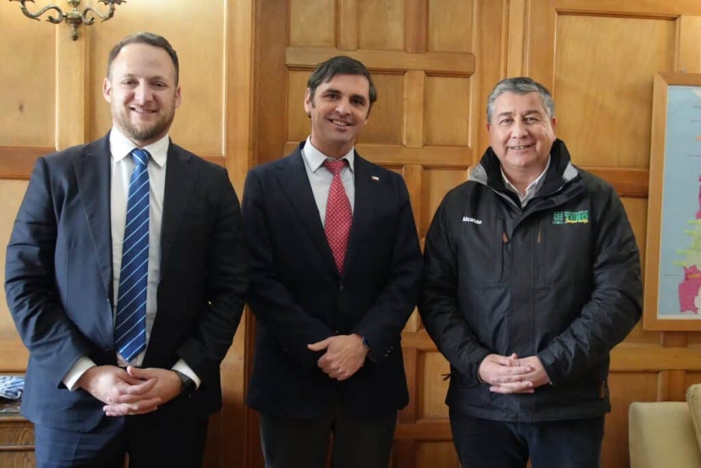 Municipio de Teno presentó a la SUBDERE plan para iluminar más de 100 callejones de la comuna