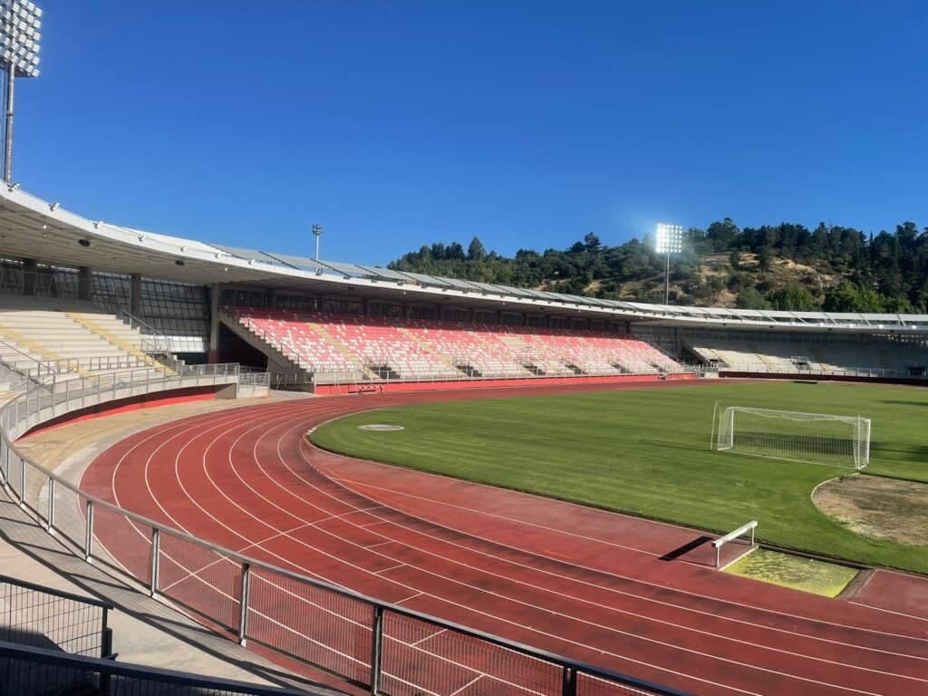 Inician gestiones para el proyecto de reposición de la pista atlética del Estadio La Granja