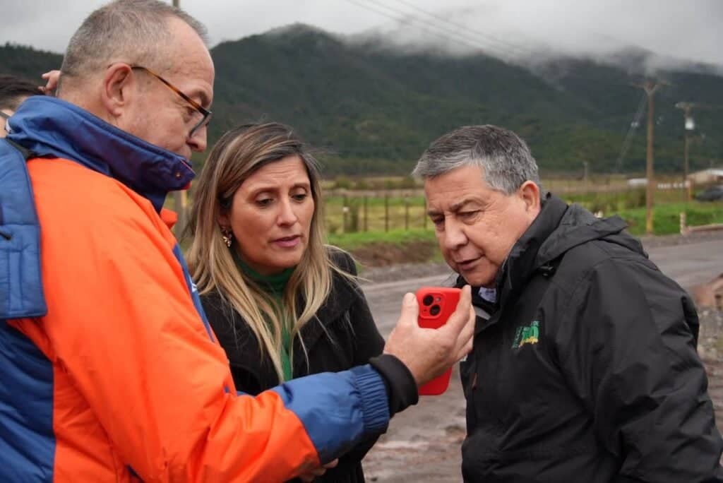 Teno despliega monitoreo en tres puntos críticos reforzando cauces ante sistema frontal