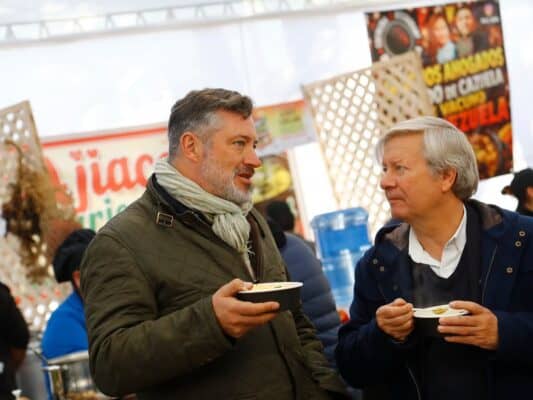 Alcalde de Ñuñoa visita la Feria de los Caldos de Curicó destacando alianza estratégica