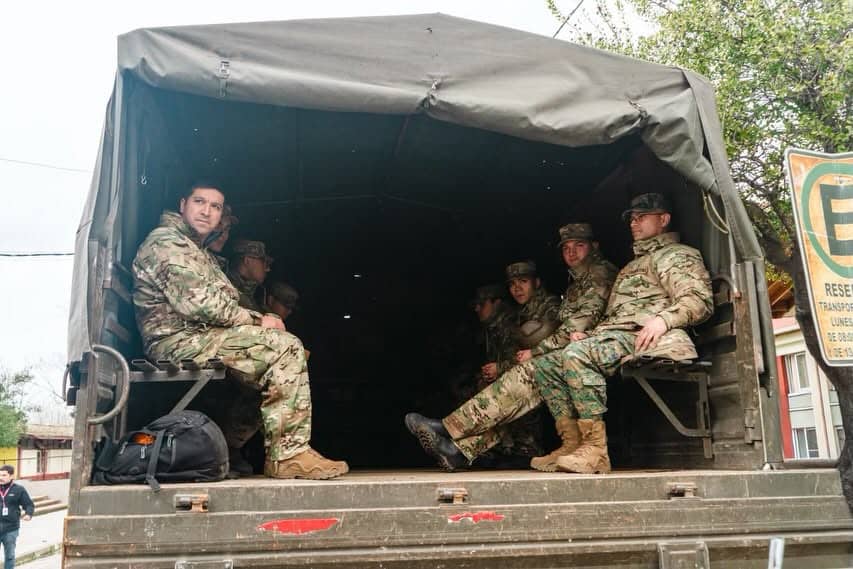 Ejército se despliega en Licantén: Contingente militar apoyará evacuación preventiva