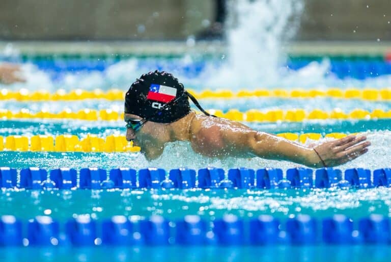 Joven nadador talquino conquista dos medallas y récords en Colombia