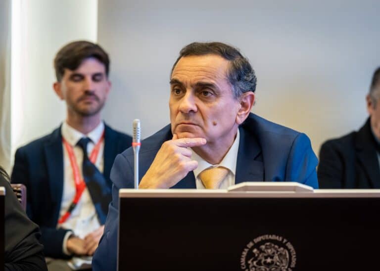 Diputado Muñoz califica acusación contra exministro Grau como "pérdida de tiempo"