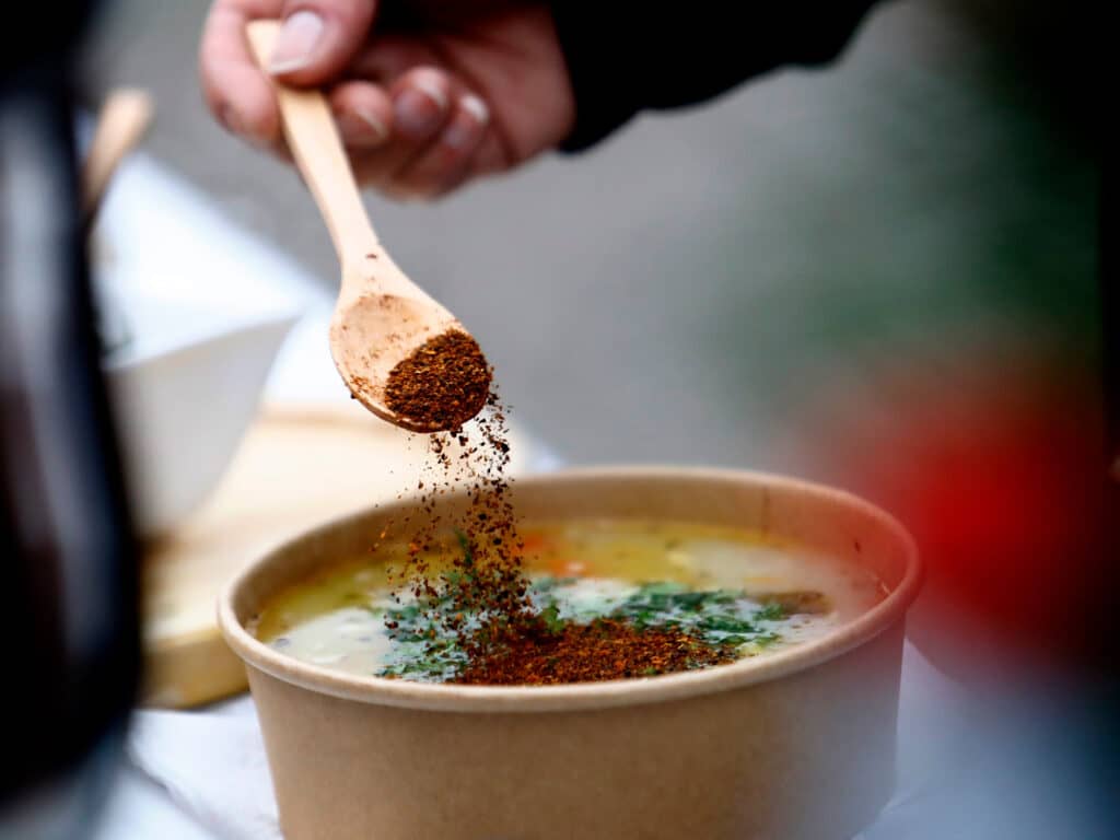 Feria de los Caldos Curicó 2026: Gastronomía, resguardo familiar y una atractiva parrilla artística