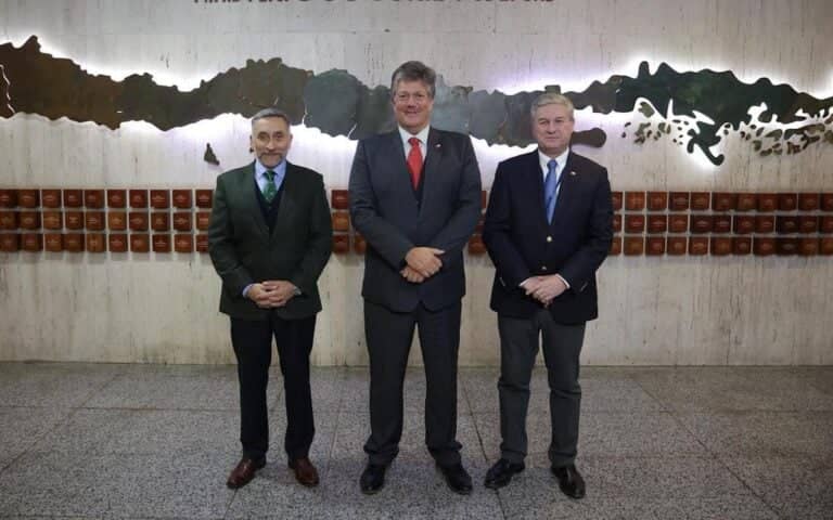 Alcalde de Romeral gestiona proyectos estratégicos de conectividad e infraestructura ante el MOP