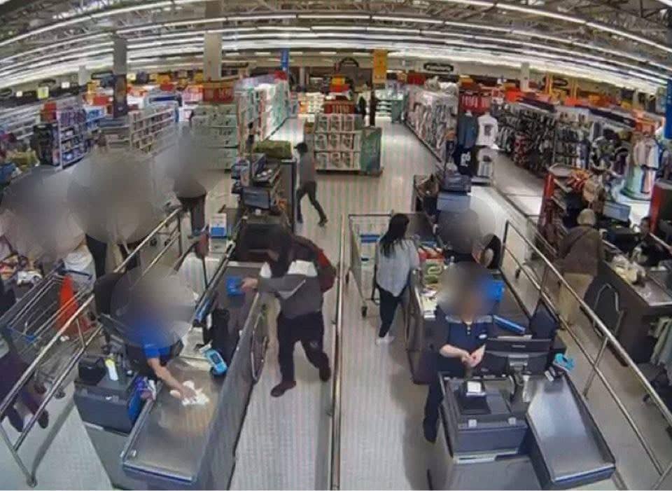 26 años de cárcel para dos asaltantes de supermercado Líder en Talca