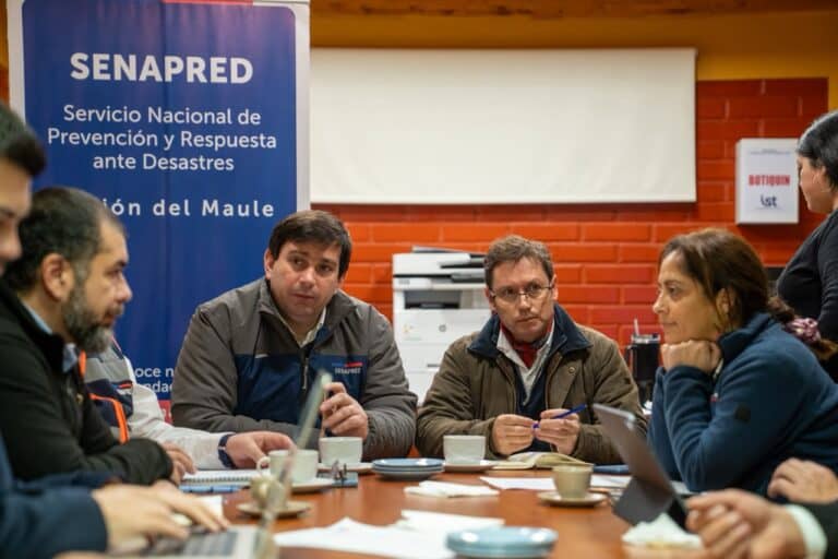 Autoridades lideran mesa regional de emergencia en el Maule ante inminente sistema frontal