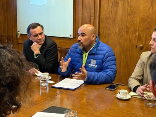 Alcalde de Molina gestiona en Santiago la instalación de una sucursal de BancoEstado para Lontué