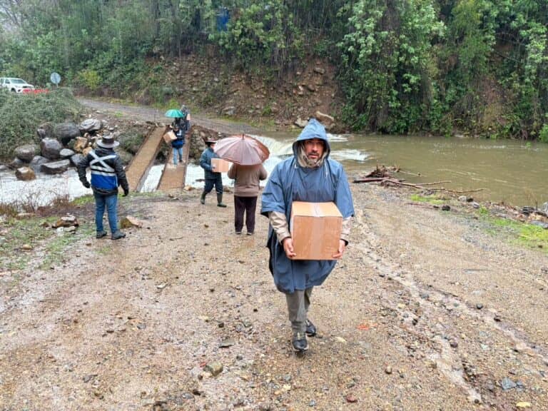 Municipio de Molina despliega operativo de ayuda para familias aisladas en el sector precordillerano