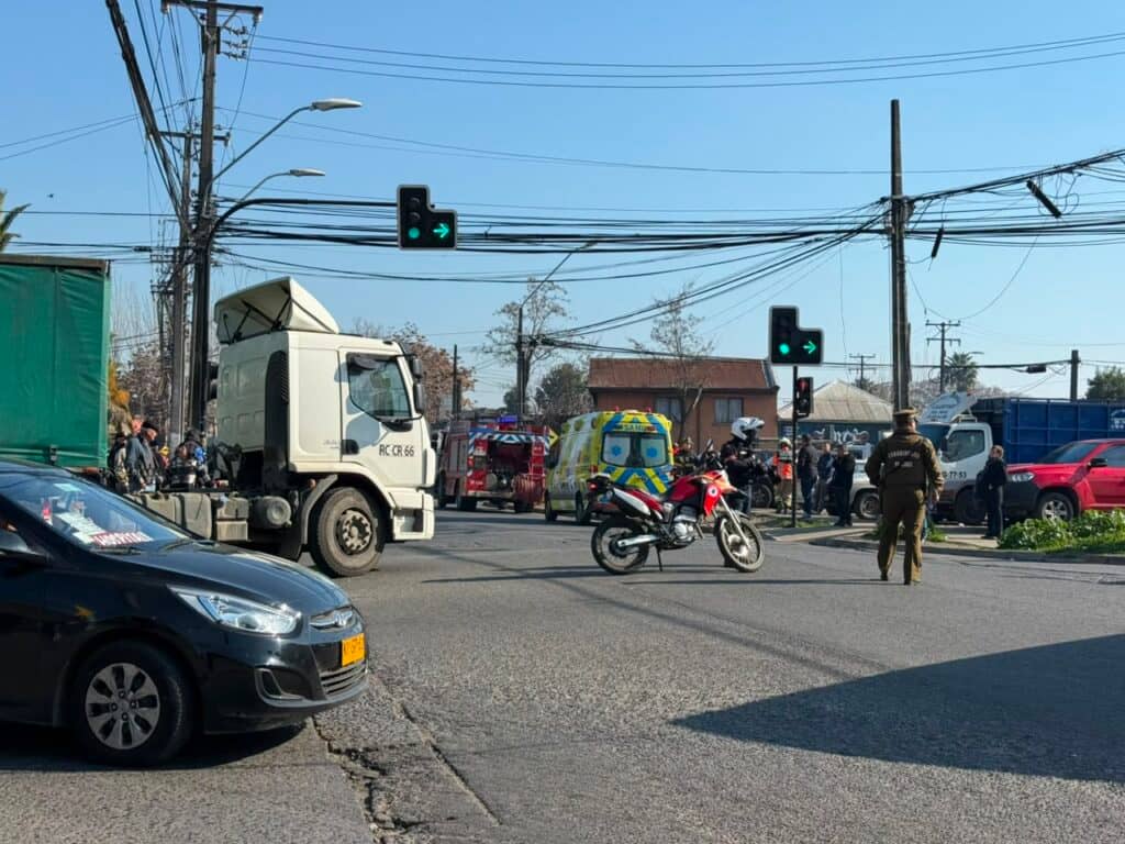 Adulta mayor resulta con lesiones graves luego de ser atropellada por camión a metros de la feria libre de Curicó