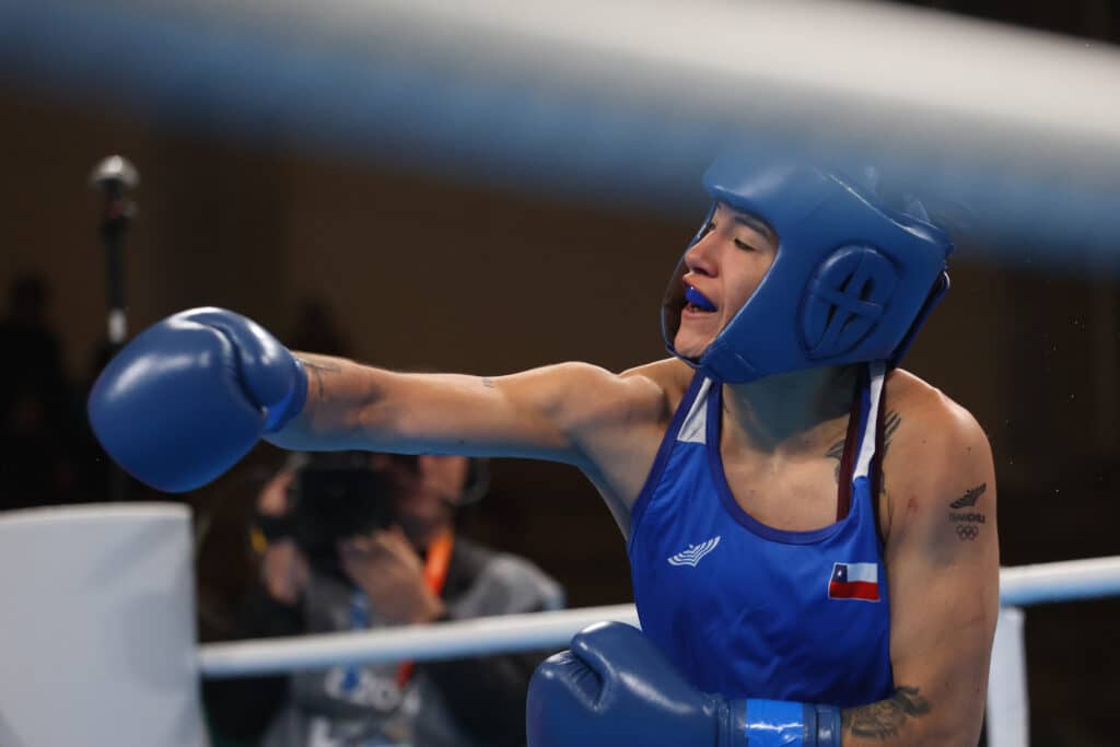 Denisse Bravo busca sumar rodaje internacional con pelea estelar en Punta Arenas