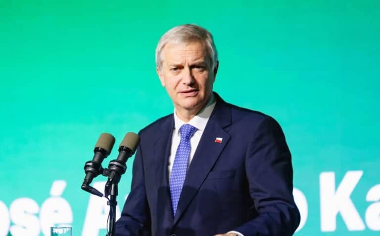 Cadem: Desaprobación del Presidente Kast alcanza el 58%, mientras su aprobación llega al 37%