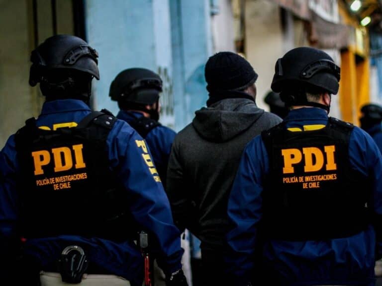 Detective PDI dejó servilleta con nombres antes de parapetarse en Las Condes