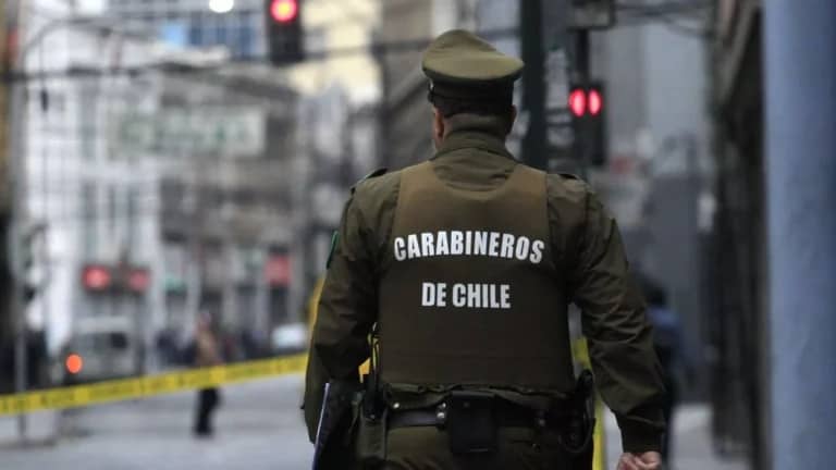 Violenta colisión en la Alameda de Curicó deja dos lesionados y un detenido