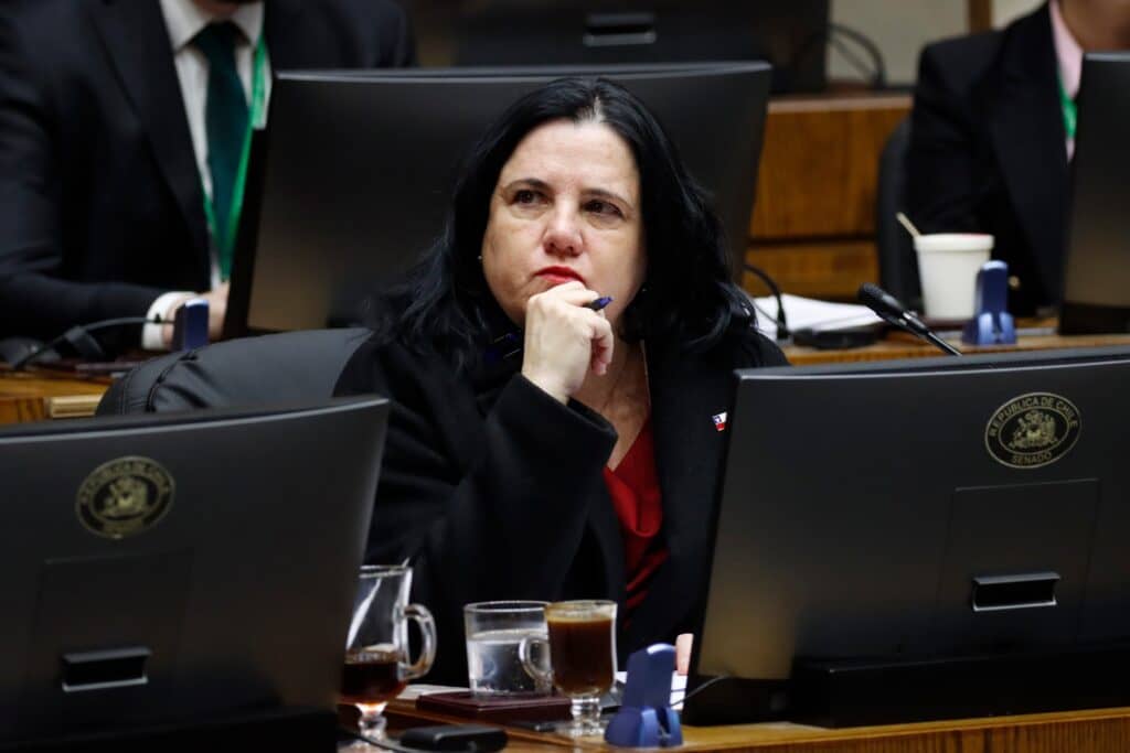 Trinidad Steinert busca revertir dictamen de Contraloría y alega errores y defensa vulnerada
