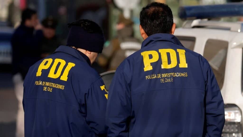 Estudiante de 13 años apuñala a niña de 7 dentro de un colegio en Santiago