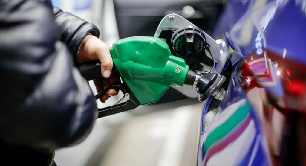 Economistas alertan sobre inminente alza en el precio de la bencina para agosto