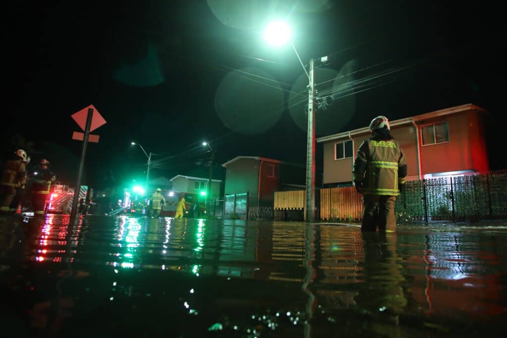 Ciclón extratropical traerá lluvias y fuertes ráfagas de viento a la zona central de Chile