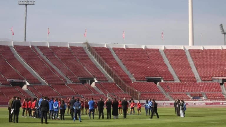 Directora subrogante del IND renuncia por caso BTS en Estadio Nacional