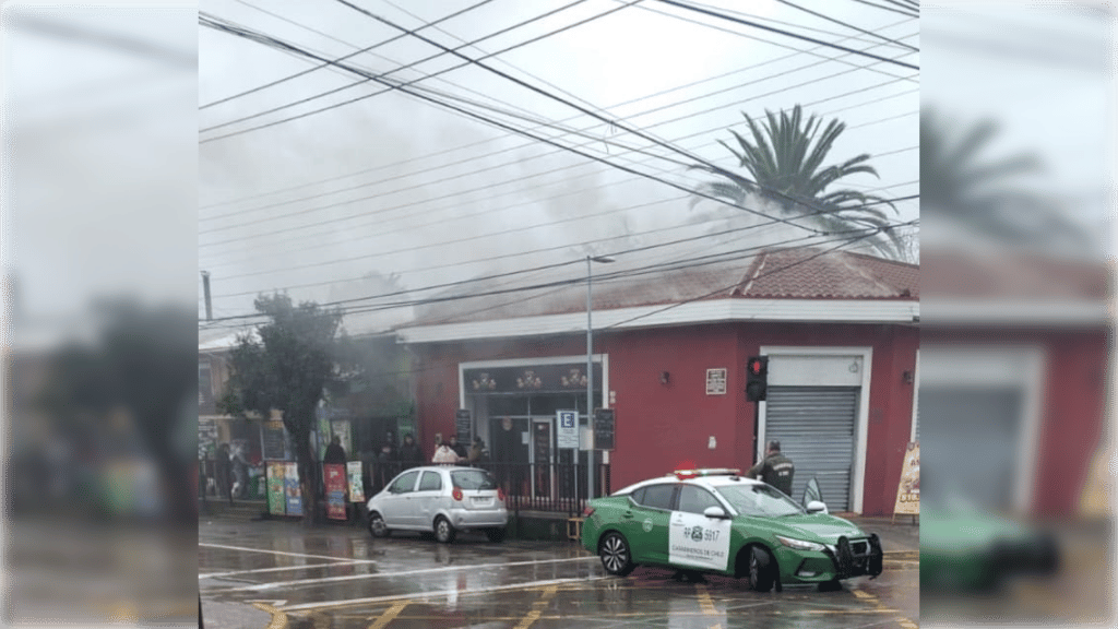 Incendio consume local de comida en pleno centro de Romeral