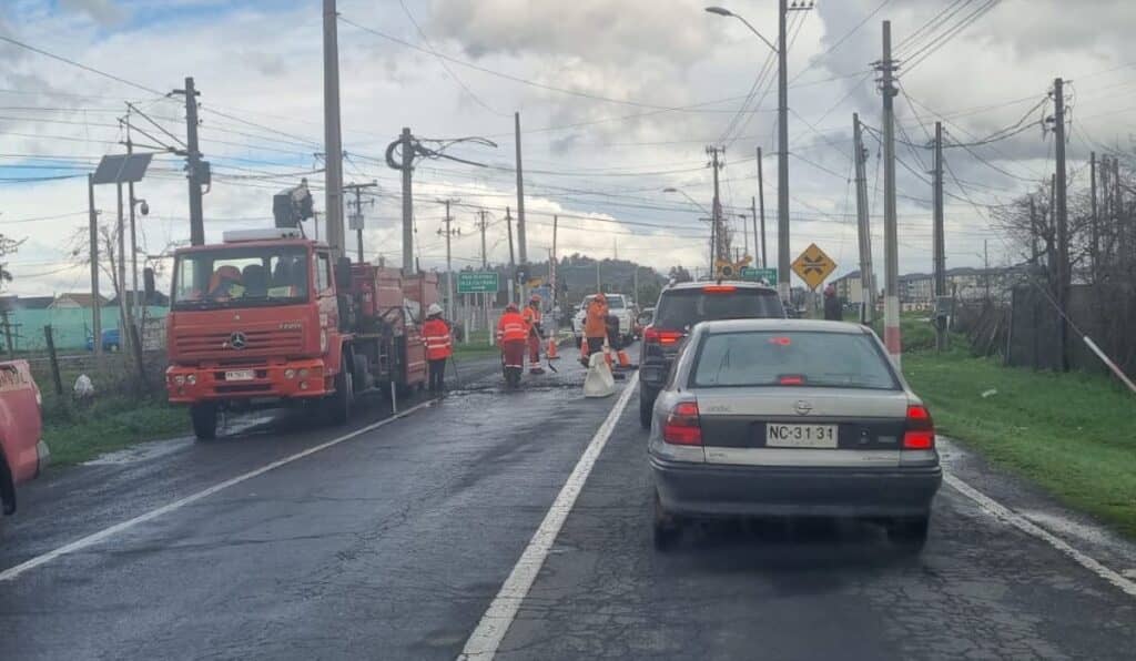 Municipio de Curicó inicia plan de reparación provisoria de calles dañadas por el sistema frontal