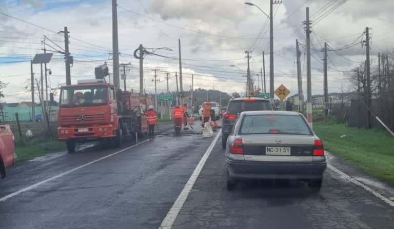 Municipio de Curicó inicia plan de reparación provisoria de calles dañadas por el sistema frontal