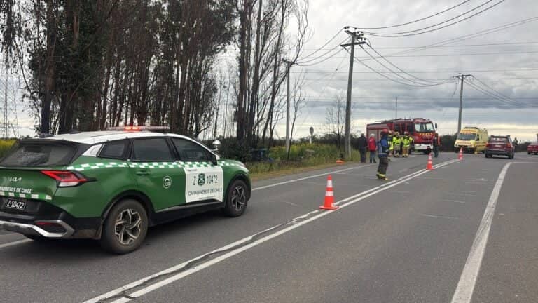 Accidente en motocicleta deja un fallecido y a un menor en riesgo vital en Río Claro