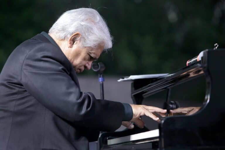 Roberto Bravo presentará concierto inspirado en clásicos del cine en el Teatro Provincial de Curicó