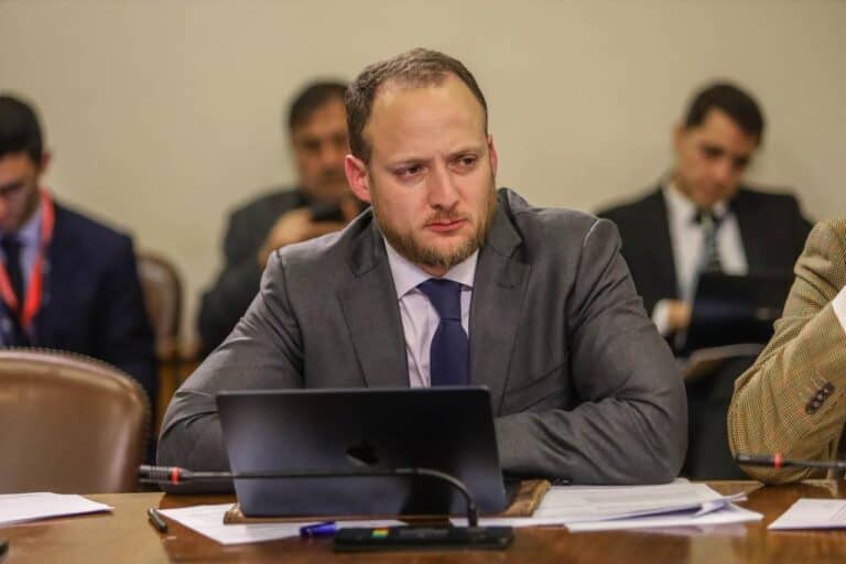 Diputado Jorge Guzmán acusó al Frente Amplio por baja asistencia en sesión especial por temporales