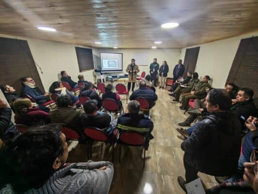 Municipio y vecinos coordinan plan para erradicar microbasural en ribera del río Lontué