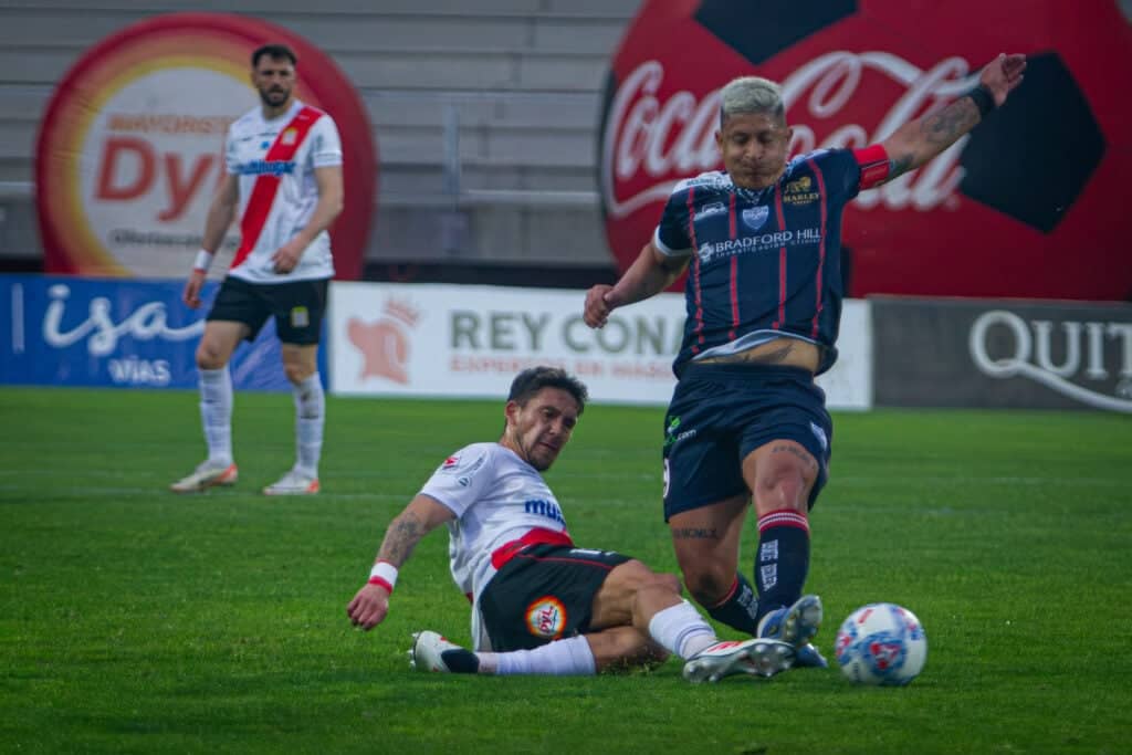 Con sabor a poco en La Granja: Curicó Unido y Deportes Recoleta no se hicieron daño
