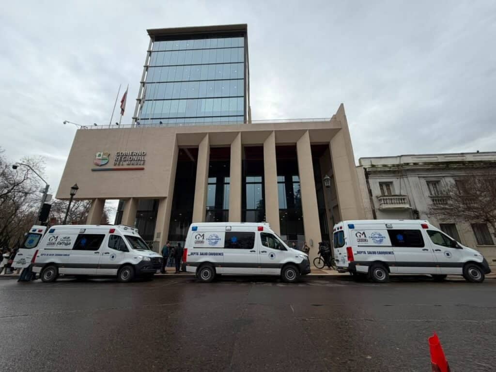 GORE fortalece la red de salud con tres nuevas ambulancias para Cauquenes y Sagrada Familia