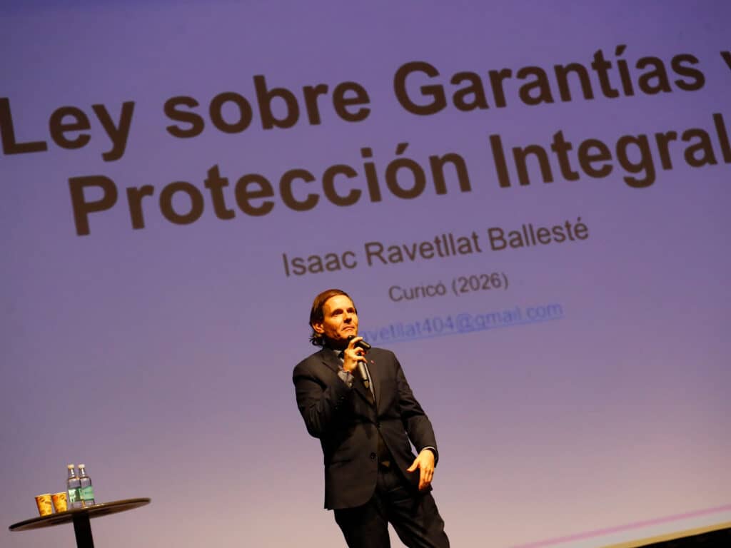 Municipio curicano reunió a 500 profesionales en exitoso seminario "Crecer con Derechos"