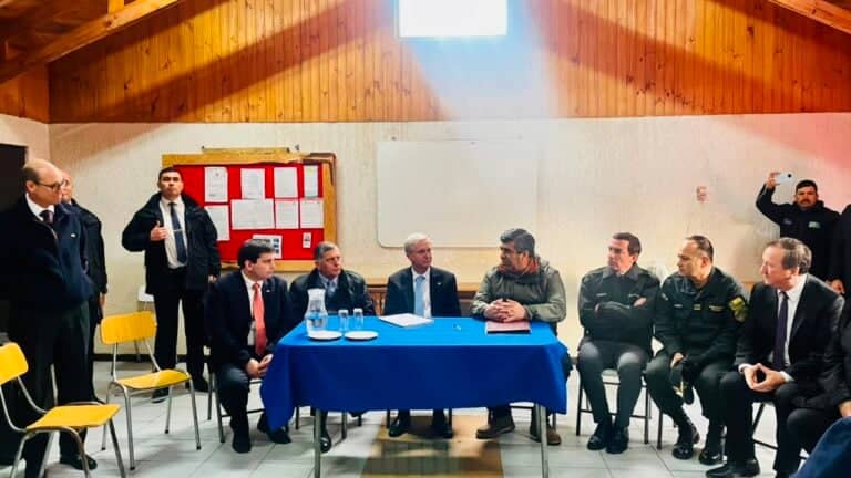 Cárcel La Laguna: Presidente Kast se reunió con vecinos tras manifestaciones por abandono estatal