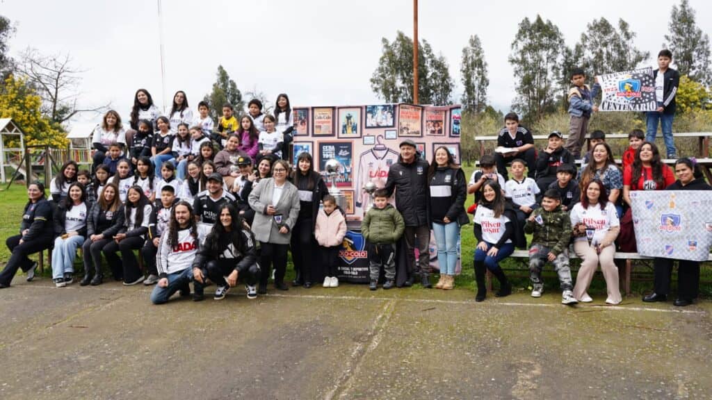Estudiantes de Escuela San Jorge de Romeral viajaron desde Molina para conocer el Estadio Monumental