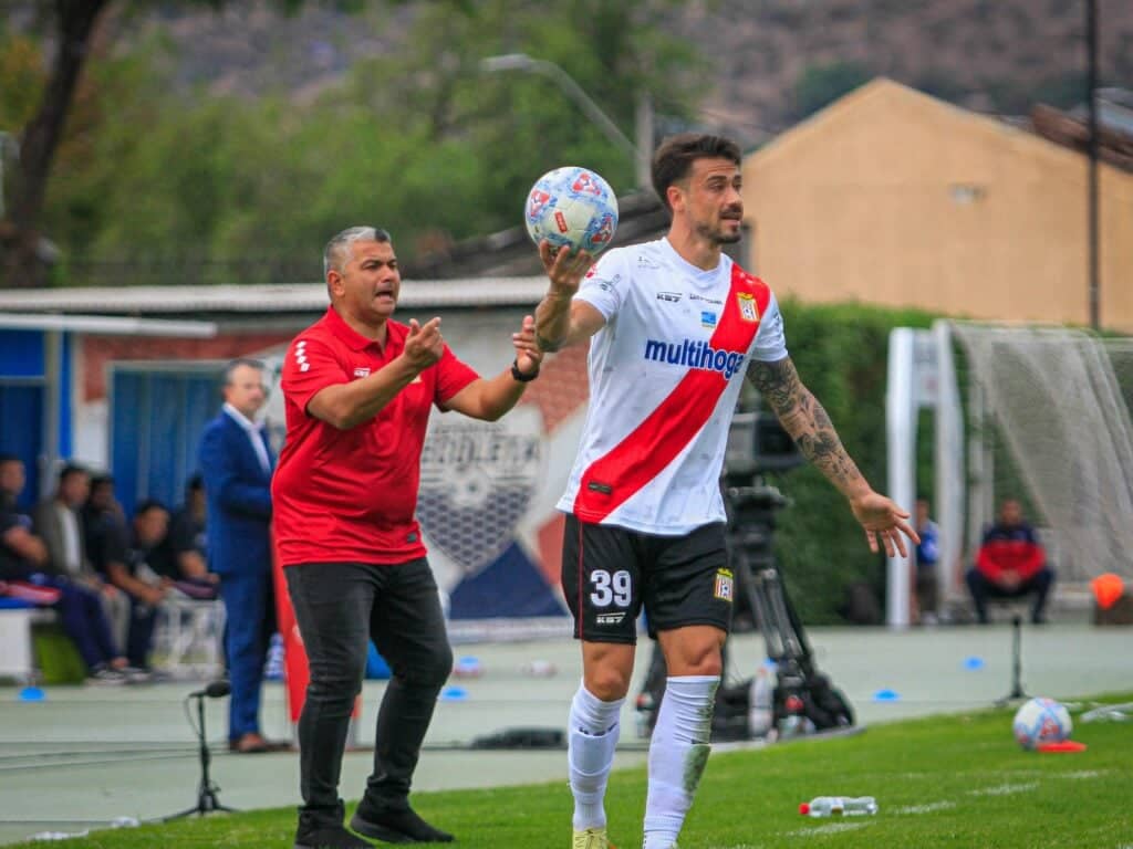 Juan Pablo Gómez llega a acuerdo y sella su salida de Curicó Unido