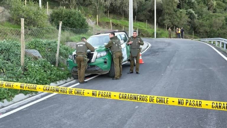 Trágico siniestro en Teno: camión desbarranca y deja dos personas fallecidas y un herido grave