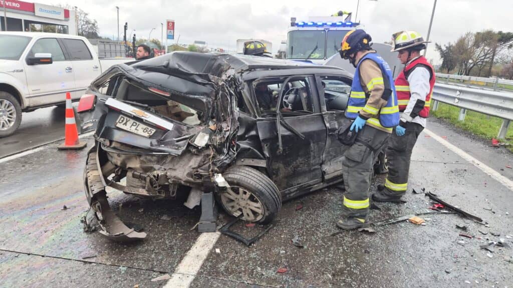 Grave colisión múltiple deja dos lesionados en la Ruta 5 Sur a la altura de San Fernando