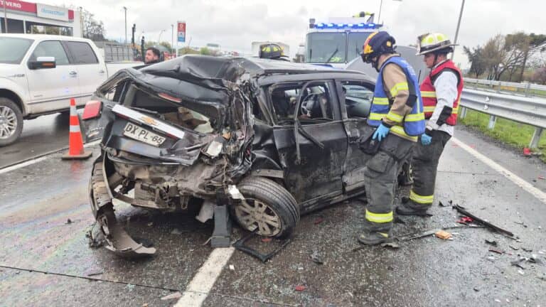 Grave colisión múltiple deja dos lesionados en la Ruta 5 Sur a la altura de San Fernando
