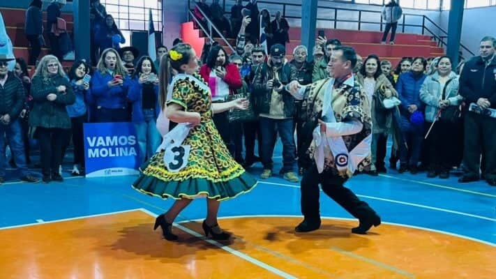 Pareja de Molina se corona ganadora en el campeonato provincial de cueca del adulto mayor