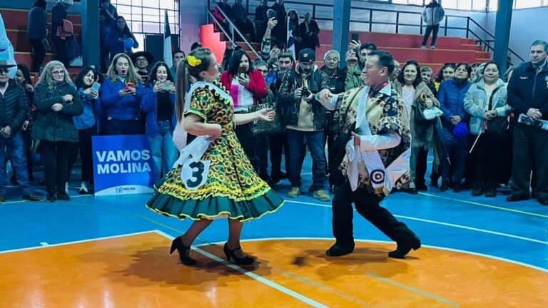 Pareja de Molina se corona ganadora en el campeonato provincial de cueca del adulto mayor