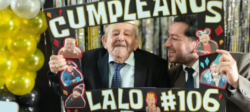 ¡Felices 106 años! Residente más longevo del ELEAM de Licantén celebró su cumpleaños
