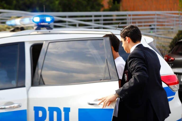 PDI de Talca captura en la Región Metropolitana a prófugo con siete órdenes de detención por estafas